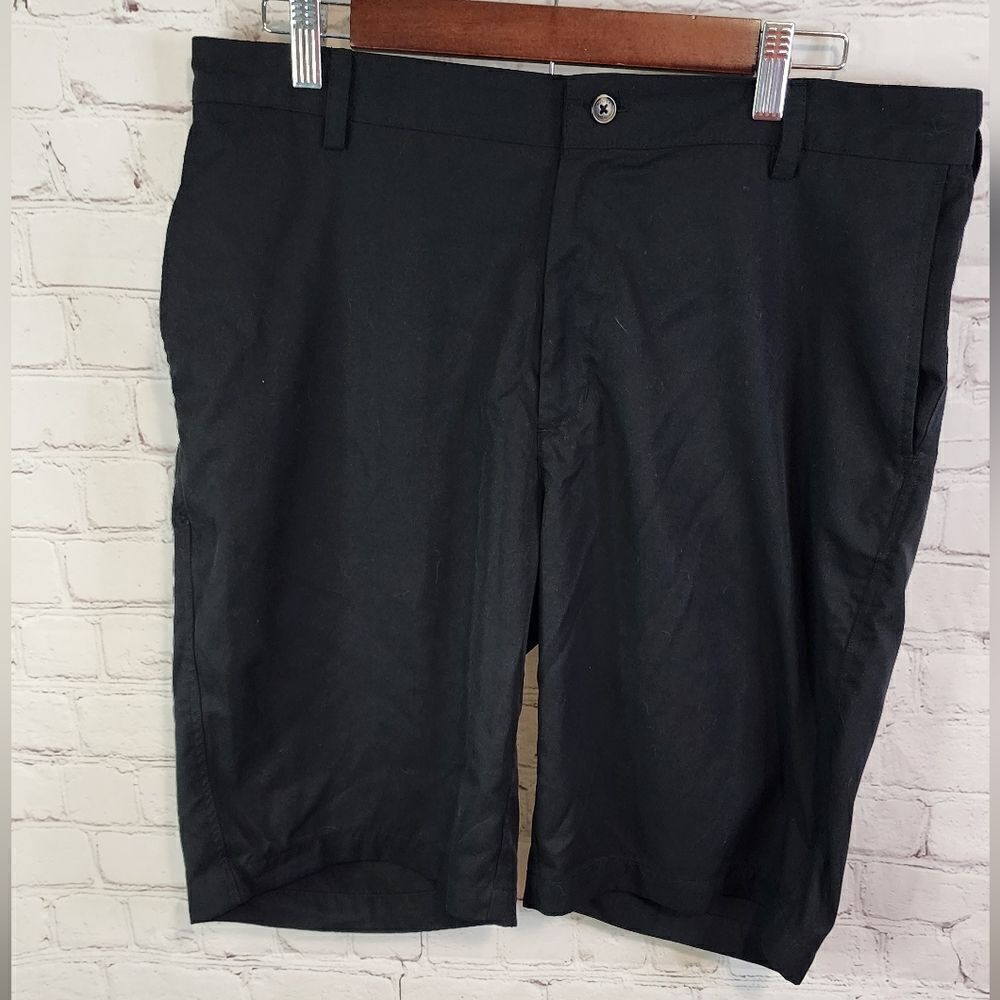 Men's Ping "sensorcool" flat front shorts, size 36